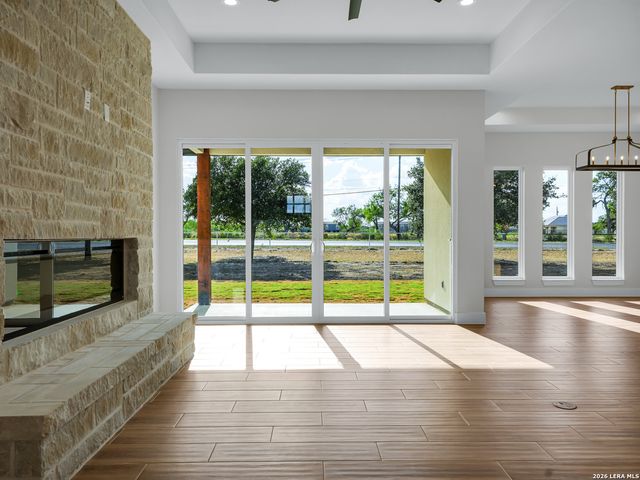 101 W MEDIUM MEADOW DR, Lytle, TX 78052