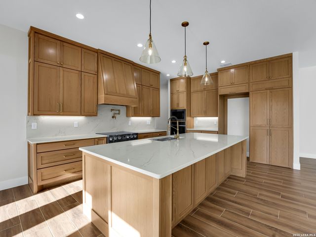 101 W MEDIUM MEADOW DR, Lytle, TX 78052