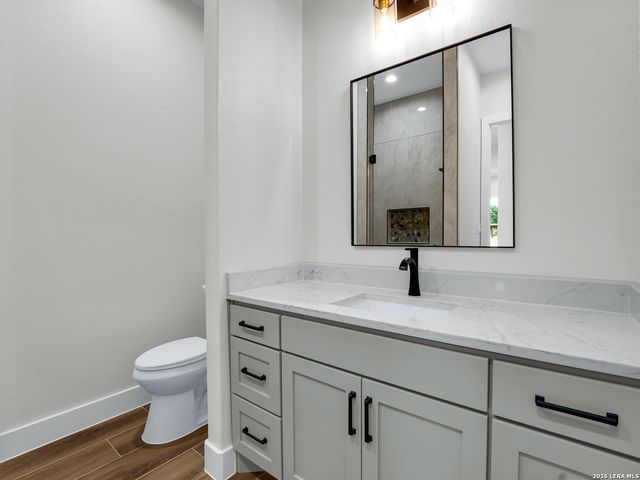 101 W MEDIUM MEADOW DR, Lytle, TX 78052