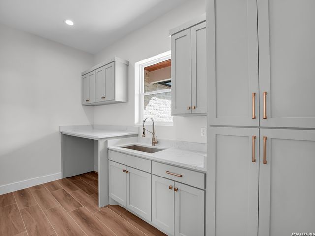 101 W MEDIUM MEADOW DR, Lytle, TX 78052