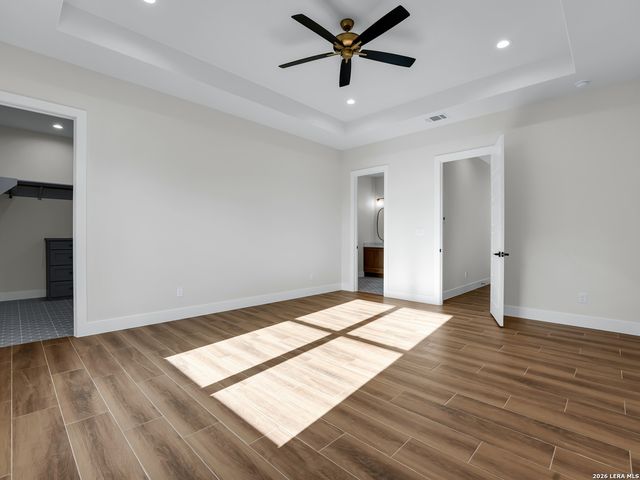 101 W MEDIUM MEADOW DR, Lytle, TX 78052