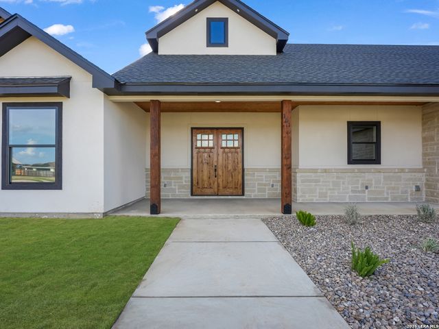 101 W MEDIUM MEADOW DR, Lytle, TX 78052