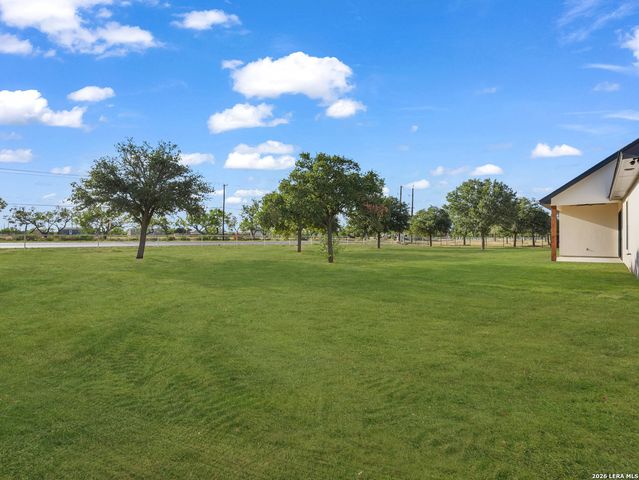 101 W MEDIUM MEADOW DR, Lytle, TX 78052