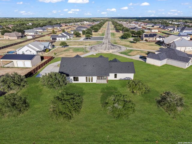 101 W MEDIUM MEADOW DR, Lytle, TX 78052