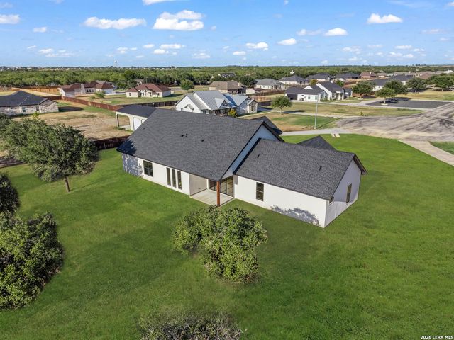 101 W MEDIUM MEADOW DR, Lytle, TX 78052