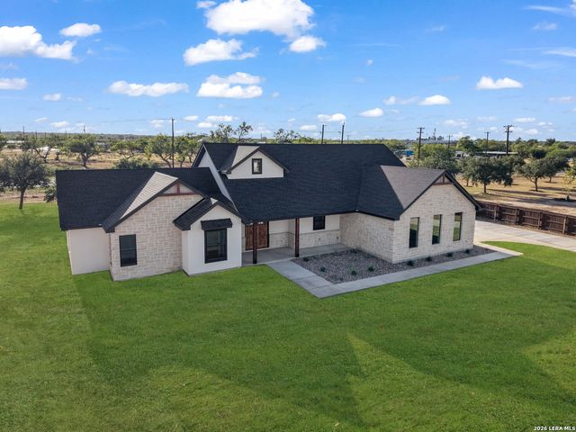 101 W MEDIUM MEADOW DR, Lytle, TX 78052