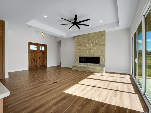 101 W MEDIUM MEADOW DR, Lytle, TX 78052