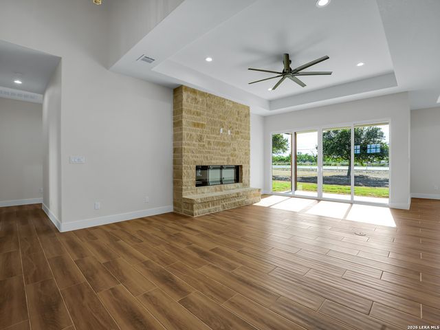 101 W MEDIUM MEADOW DR, Lytle, TX 78052