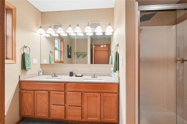 6408 Palmetto Circle SW, Cedar Rapids, IA 52405