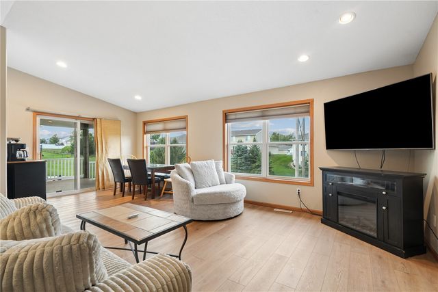 6408 Palmetto Circle SW, Cedar Rapids, IA 52405