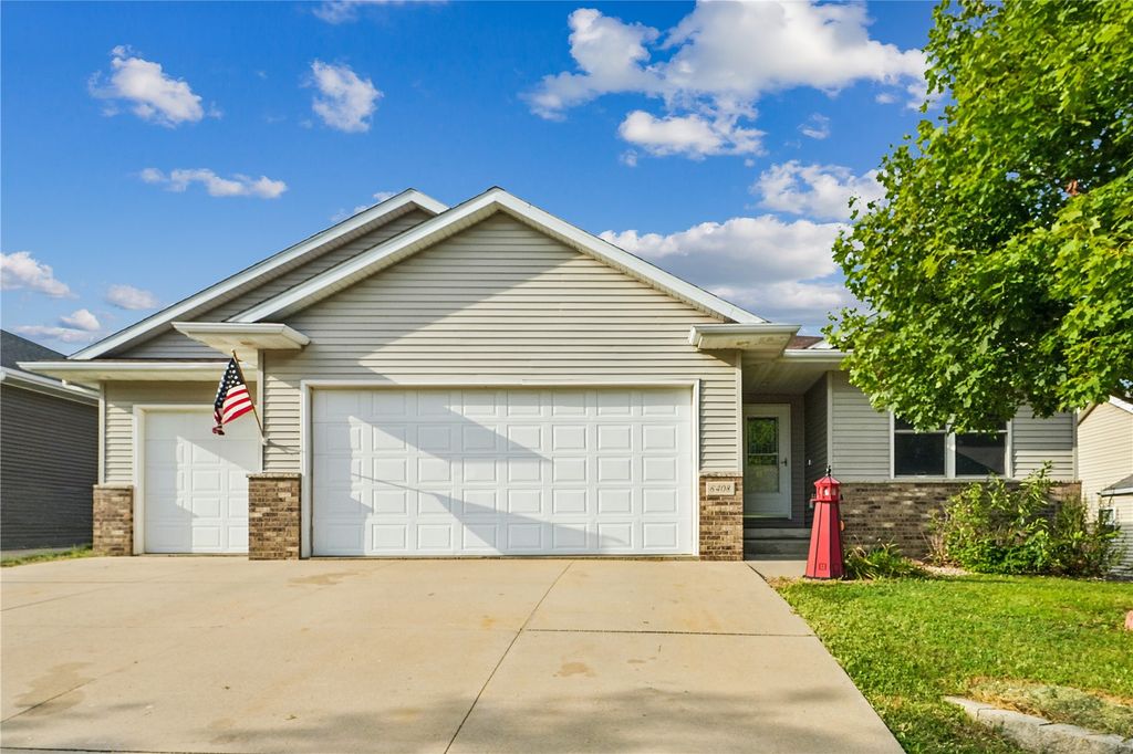 6408 Palmetto Circle SW, Cedar Rapids, IA 52405