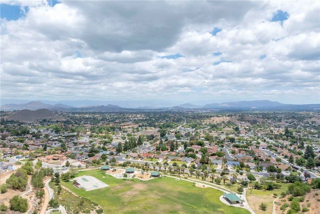 5606 Darien Court, Riverside, CA 92505