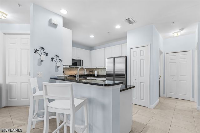1405 Sweetwater CV 204, Naples, FL 34110