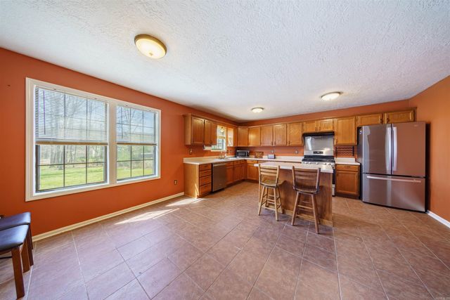 40 Chimney Rd, Batesville, AR 72501