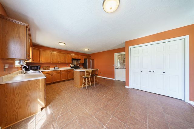 40 Chimney Rd, Batesville, AR 72501