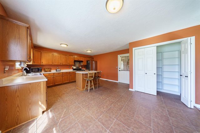 40 Chimney Rd, Batesville, AR 72501