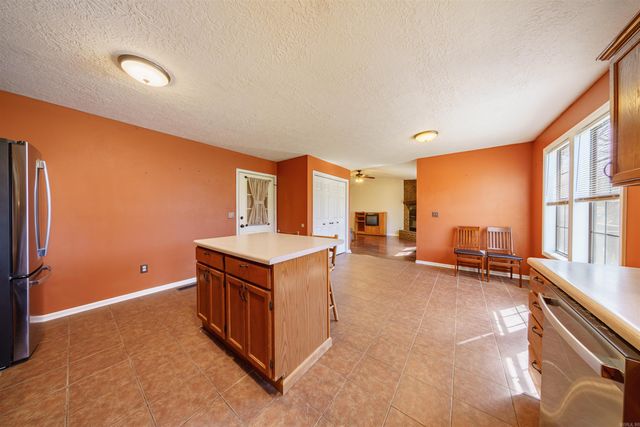 40 Chimney Rd, Batesville, AR 72501