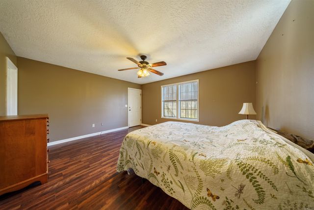 40 Chimney Rd, Batesville, AR 72501