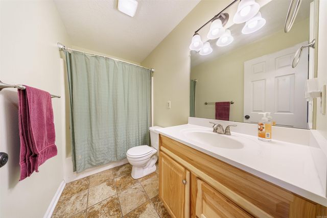 40 Chimney Rd, Batesville, AR 72501