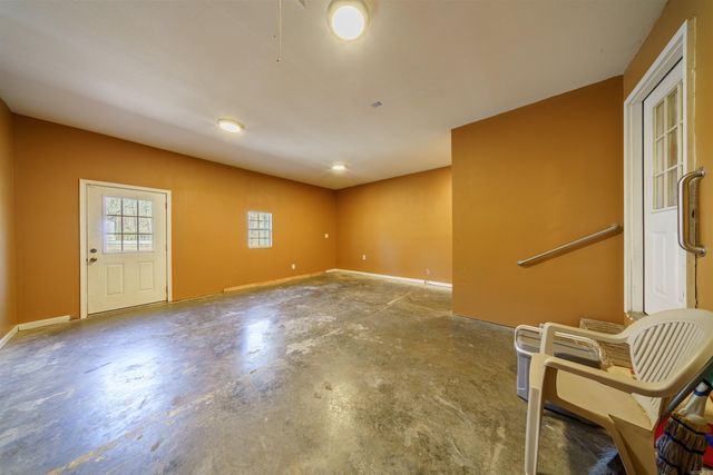 40 Chimney Rd, Batesville, AR 72501