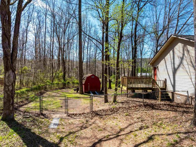 40 Chimney Rd, Batesville, AR 72501