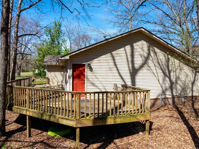 40 Chimney Rd, Batesville, AR 72501