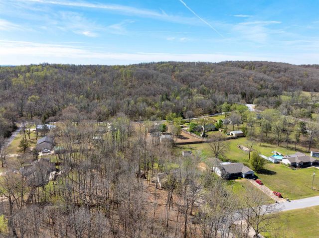 40 Chimney Rd, Batesville, AR 72501