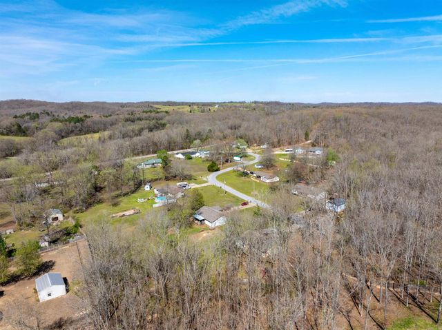 40 Chimney Rd, Batesville, AR 72501