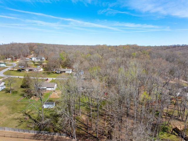 40 Chimney Rd, Batesville, AR 72501