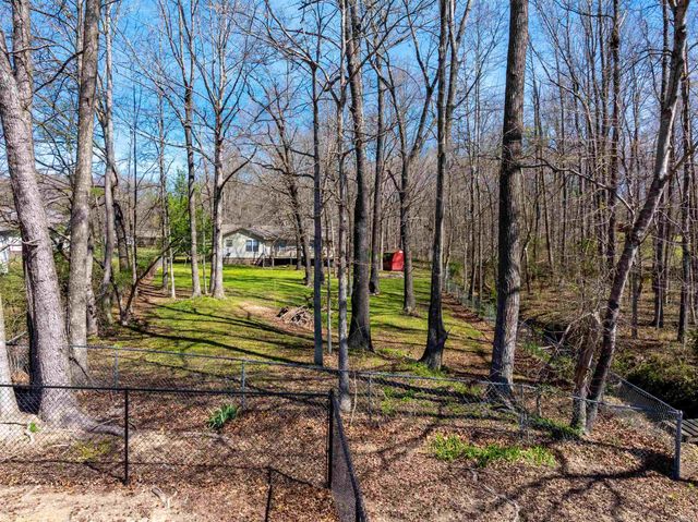 40 Chimney Rd, Batesville, AR 72501