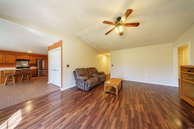 40 Chimney Rd, Batesville, AR 72501