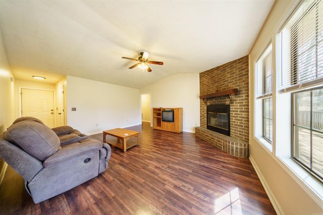 40 Chimney Rd, Batesville, AR 72501