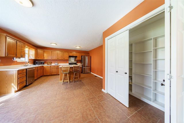 40 Chimney Rd, Batesville, AR 72501