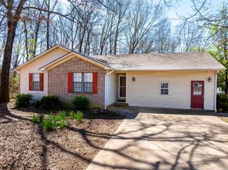 40 Chimney Rd, Batesville, AR 72501