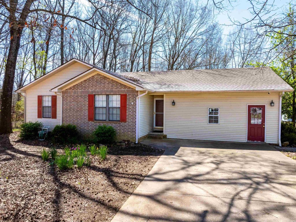 40 Chimney Rd, Batesville, AR 72501