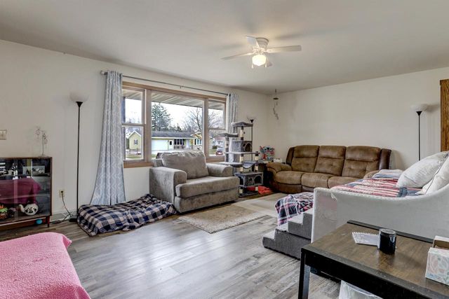 1703 EISENHOWER STREET, New Holstein, WI 53061