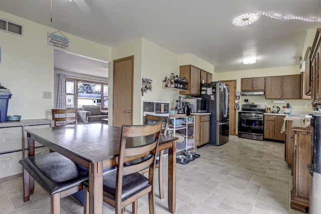 1703 EISENHOWER STREET, New Holstein, WI 53061