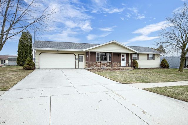 1703 EISENHOWER STREET, New Holstein, WI 53061