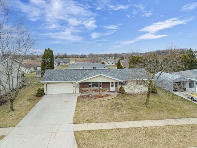 1703 EISENHOWER STREET, New Holstein, WI 53061