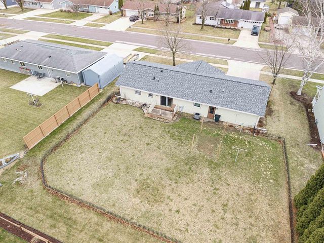 1703 EISENHOWER STREET, New Holstein, WI 53061