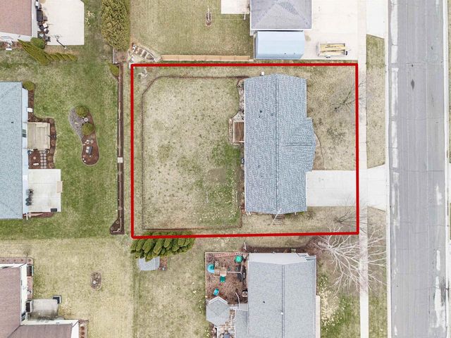 1703 EISENHOWER STREET, New Holstein, WI 53061