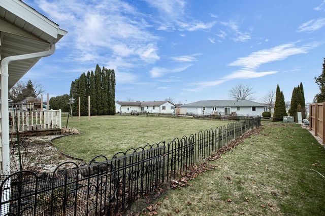 1703 EISENHOWER STREET, New Holstein, WI 53061