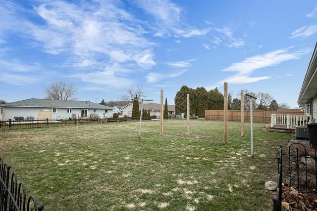 1703 EISENHOWER STREET, New Holstein, WI 53061