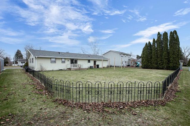 1703 EISENHOWER STREET, New Holstein, WI 53061