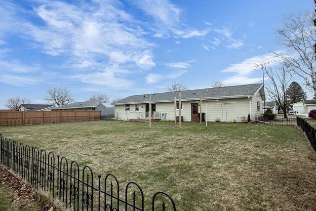 1703 EISENHOWER STREET, New Holstein, WI 53061