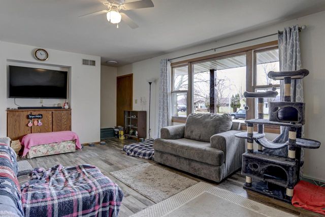 1703 EISENHOWER STREET, New Holstein, WI 53061
