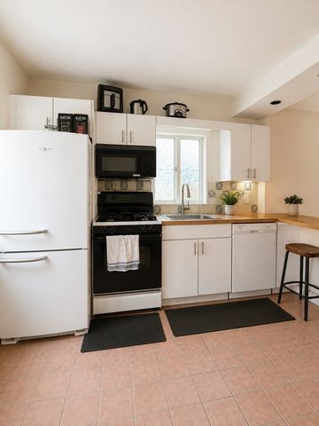 128 Holworthy St 128, Cambridge, MA 02138