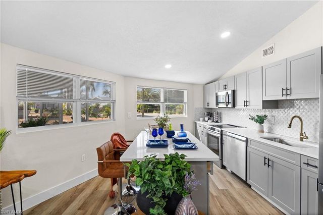 190 Tarpon RD, Fort Myers Beach, FL 33931