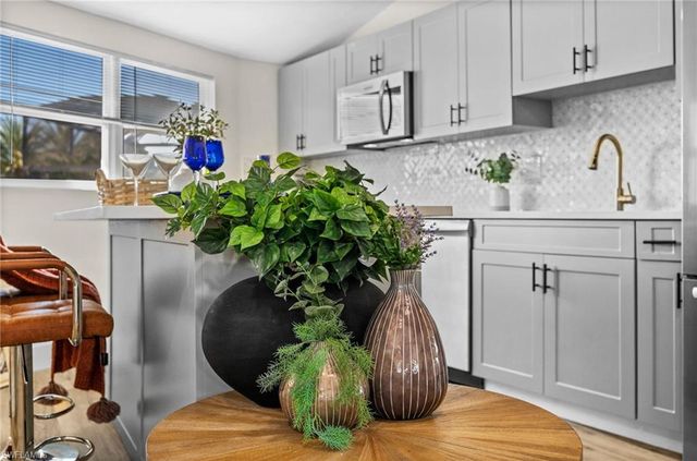 190 Tarpon RD, Fort Myers Beach, FL 33931