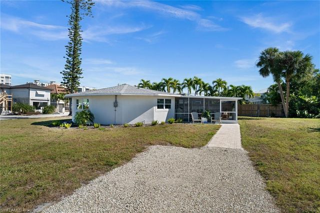 190 Tarpon RD, Fort Myers Beach, FL 33931